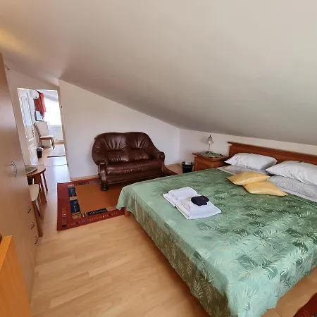 Abigel Vendeghaz Miškovec